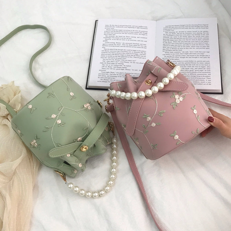 Small bag girl 2021 spring new fairy new lace embroidered bucket bag chain pearl shoulder slant satchel
