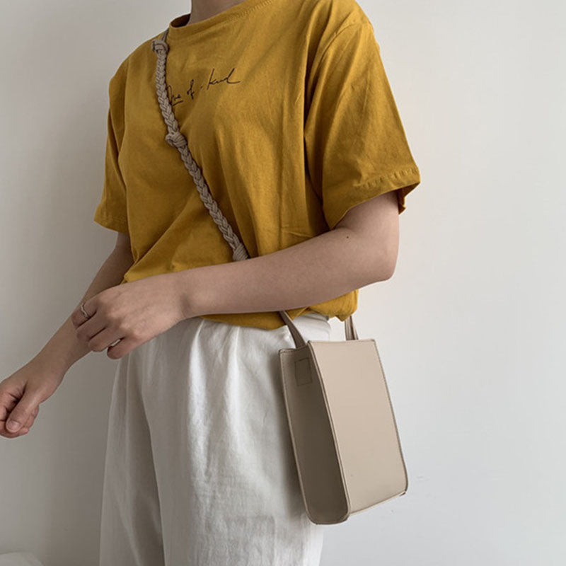 IELGY Diagonal Casual Simple Women's bag Korean version All-match Black Square Magnetic buckle One shoulder