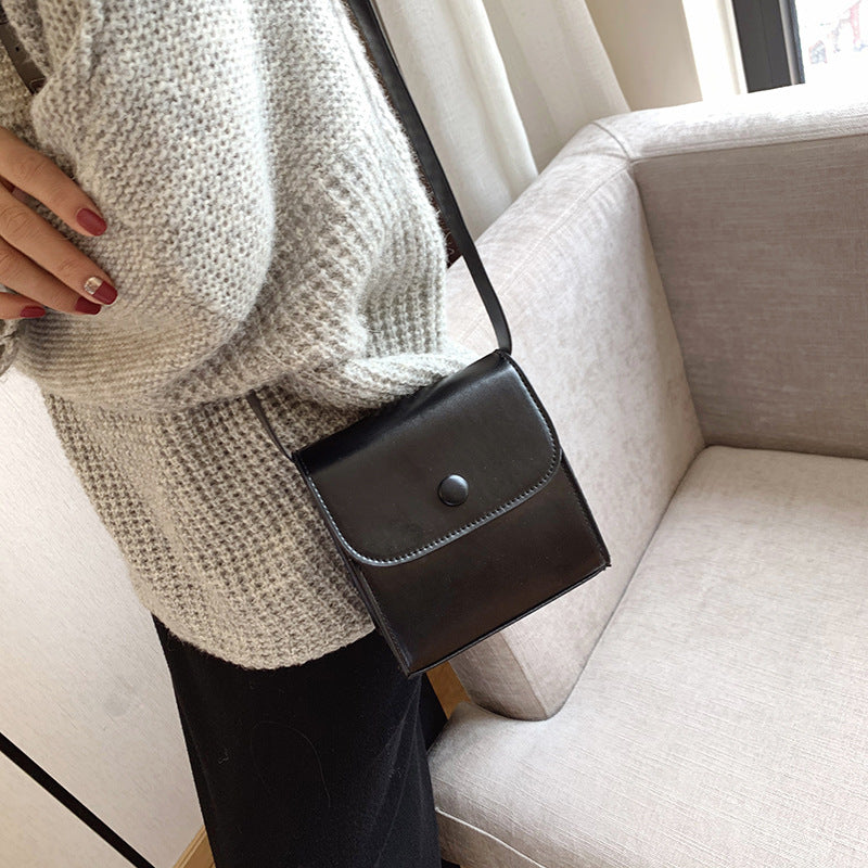 IELGY Retro messenger bag Hong Kong style all-match square bag Korean version of simple solid color large capacity single shoulder