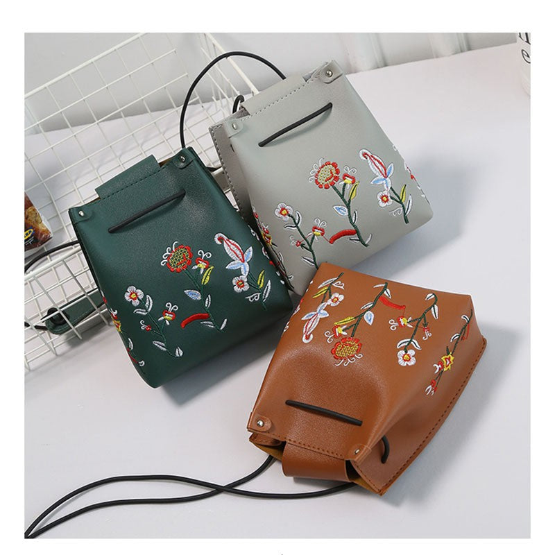 IELGY Mini embroidered bucket bag shoulder bag