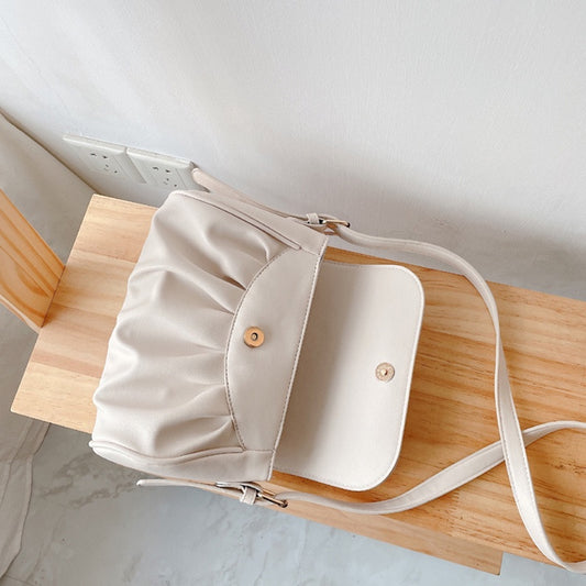 IELGY fashion magnetic buckle Korean solid color women's cloud-shaped messenger bag