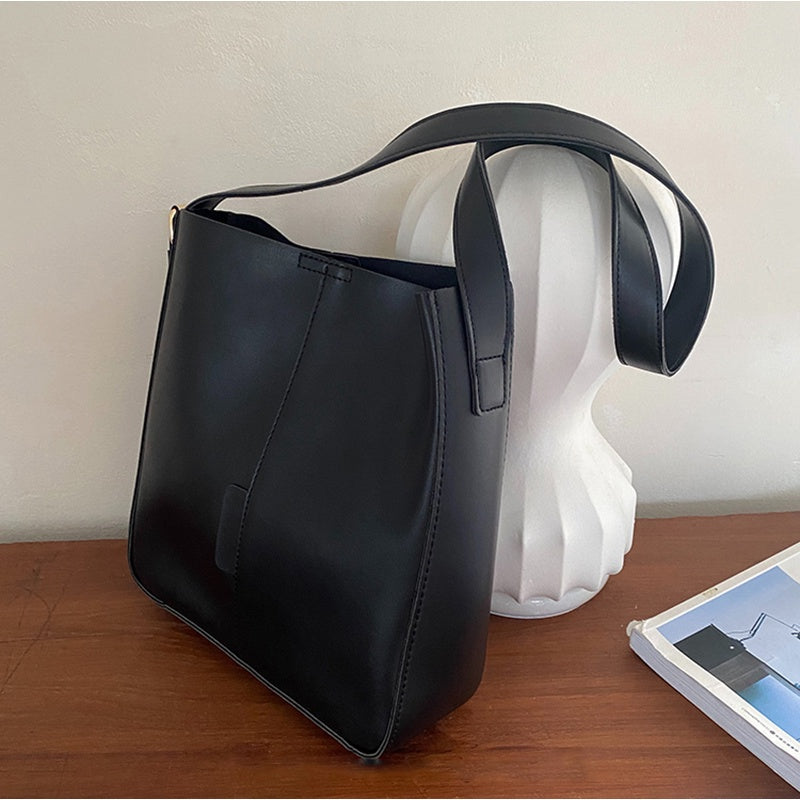 IELGY women's all-match large capacity adjustable messenger bucket bag