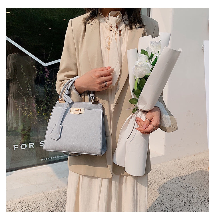 IELGY Large Capacity Simple Lock Button Single Shoulder Pack