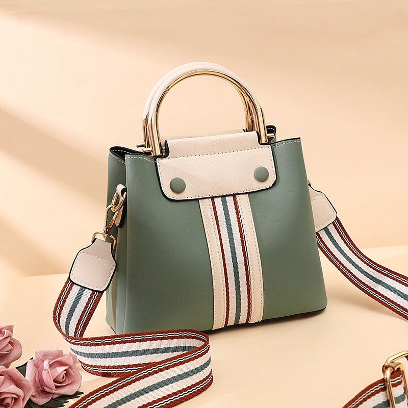 IELGY Fashion Stripe Korean Temperament Messenger Bag Simple Bucket Type