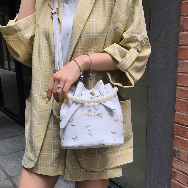 Small bag girl 2021 spring new fairy new lace embroidered bucket bag chain pearl shoulder slant satchel