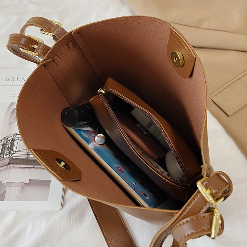 IELGY comfortable and adjustable pure color simple and fashionable high-end messenger bag