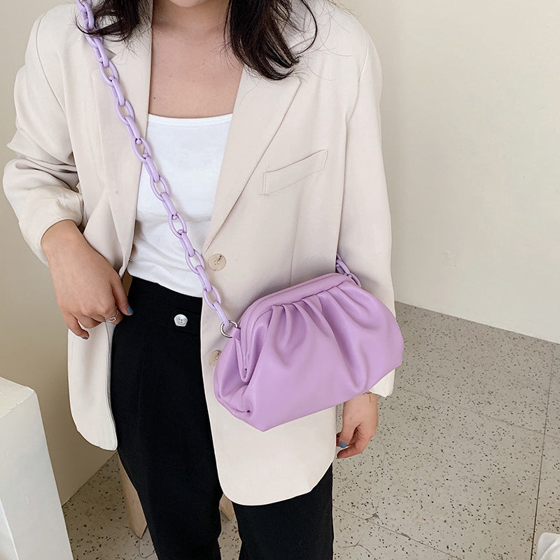 IELGY The Korean version of leisure fashion clouds clip buckle shoulder Messenger bag is new