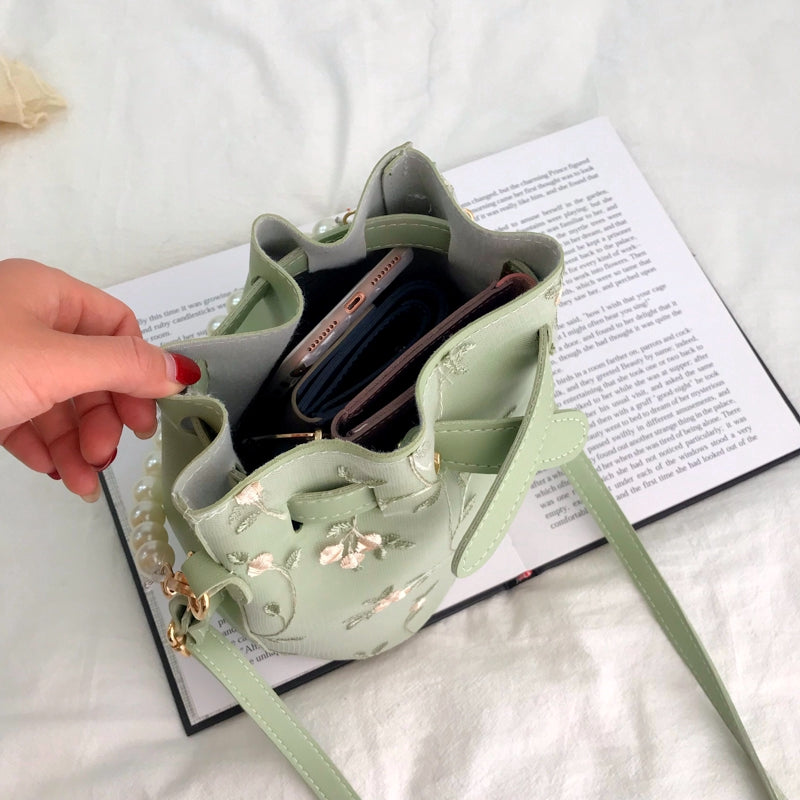 Small bag girl 2021 spring new fairy new lace embroidered bucket bag chain pearl shoulder slant satchel