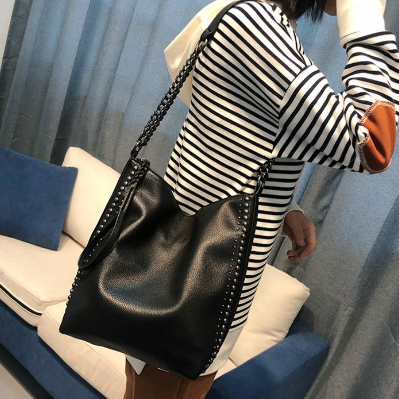 IELGY European and American fashion shoulder chain bucket bag rivet large capacity women bag