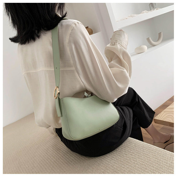IELGY bright leather fashion temperament small bag simple and versatile female bag