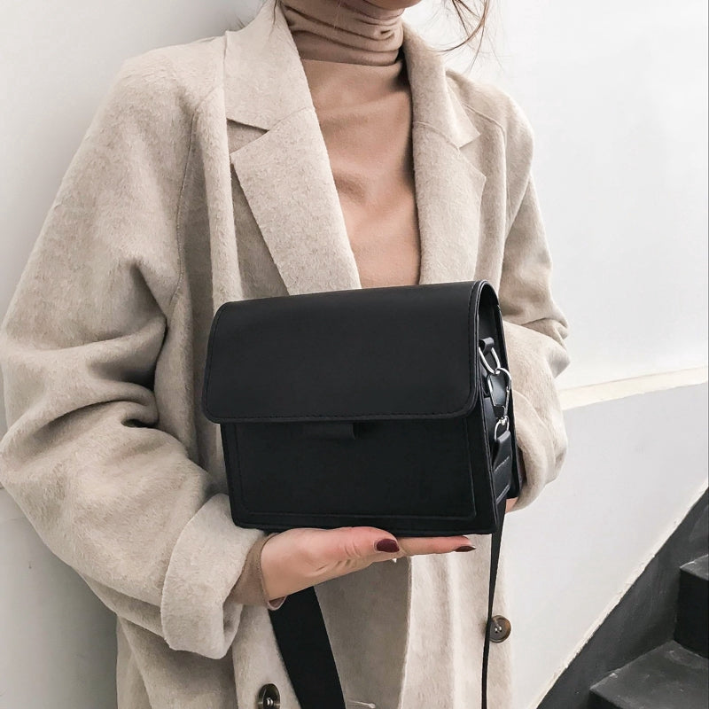 IELGY Chic one shoulder slung retro port wind lady small square bag