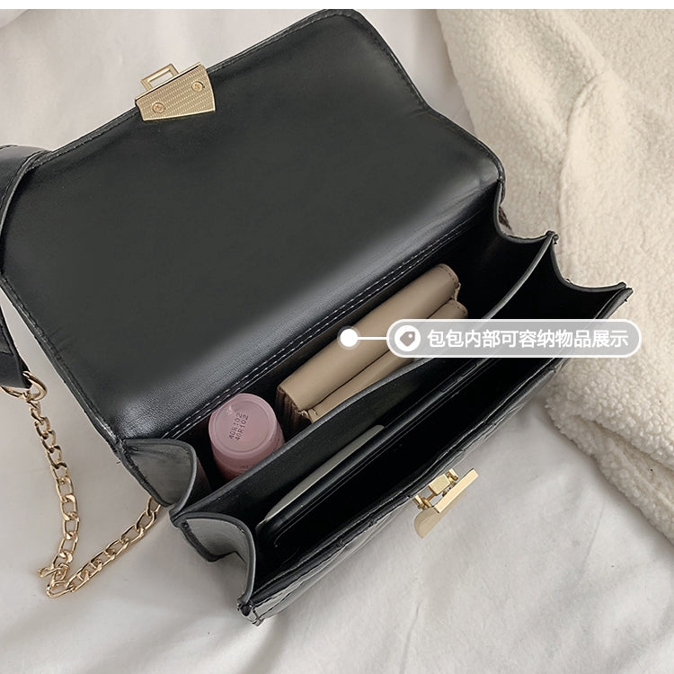 IELGY Korean version of the wild  chain shoulder bag simple fashion  square bag