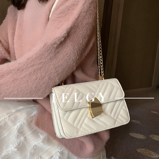 IELGY Korean version of the wild  chain shoulder bag simple fashion  square bag