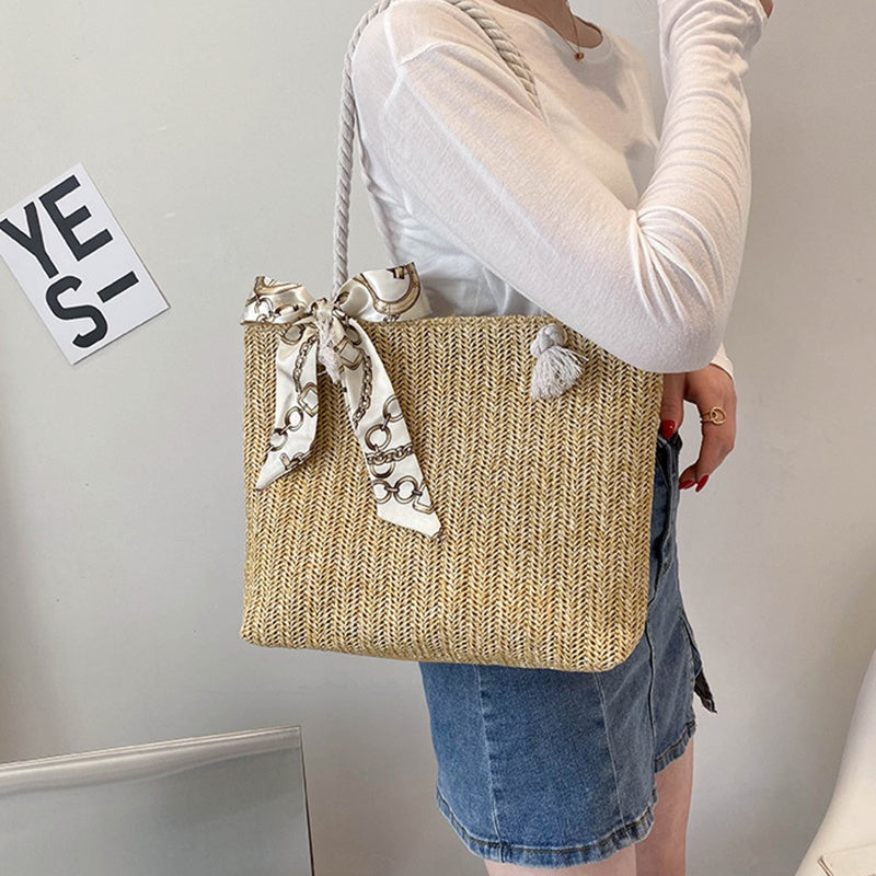 IELGY fairy style large-capacity bucket portable straw woven one-shoulder shopping bag