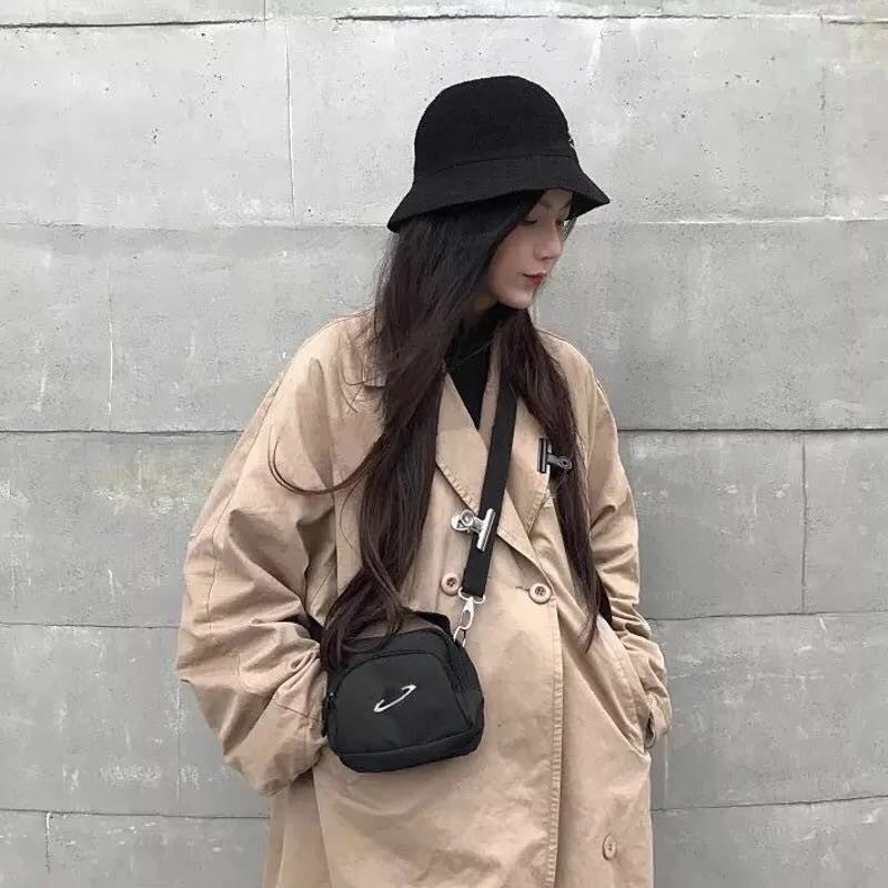 IELGY Diagonal canvas bag fashion messenger bag