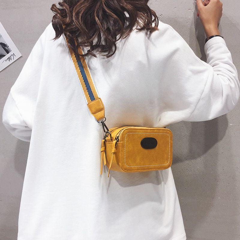 IELGY Out Wide Shoulder Strap High Texture Square Crossbody Bag Retro