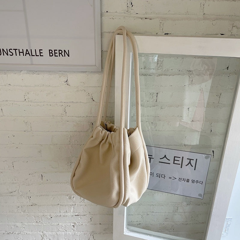 IELGY niche design large-capacity tote bag, comfortable cloud bag, simple picture and mother shoulder bag
