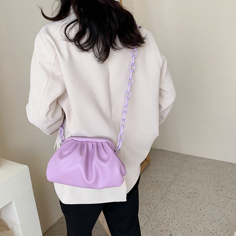 IELGY The Korean version of leisure fashion clouds clip buckle shoulder Messenger bag is new
