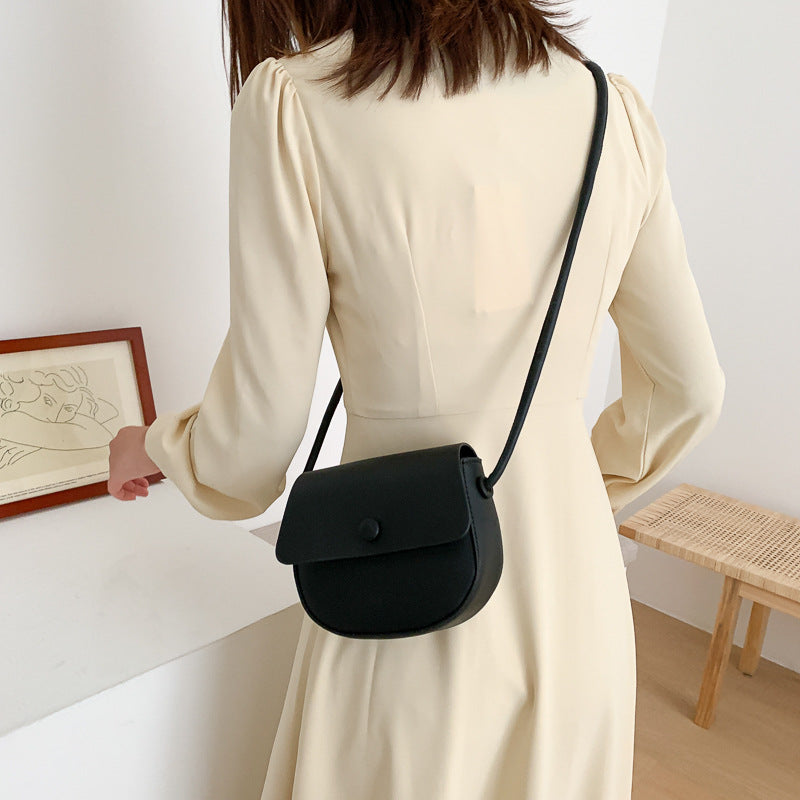 IELGY Simple single shoulder small bag female bag popular fashion messenger bag ins wild saddle bag