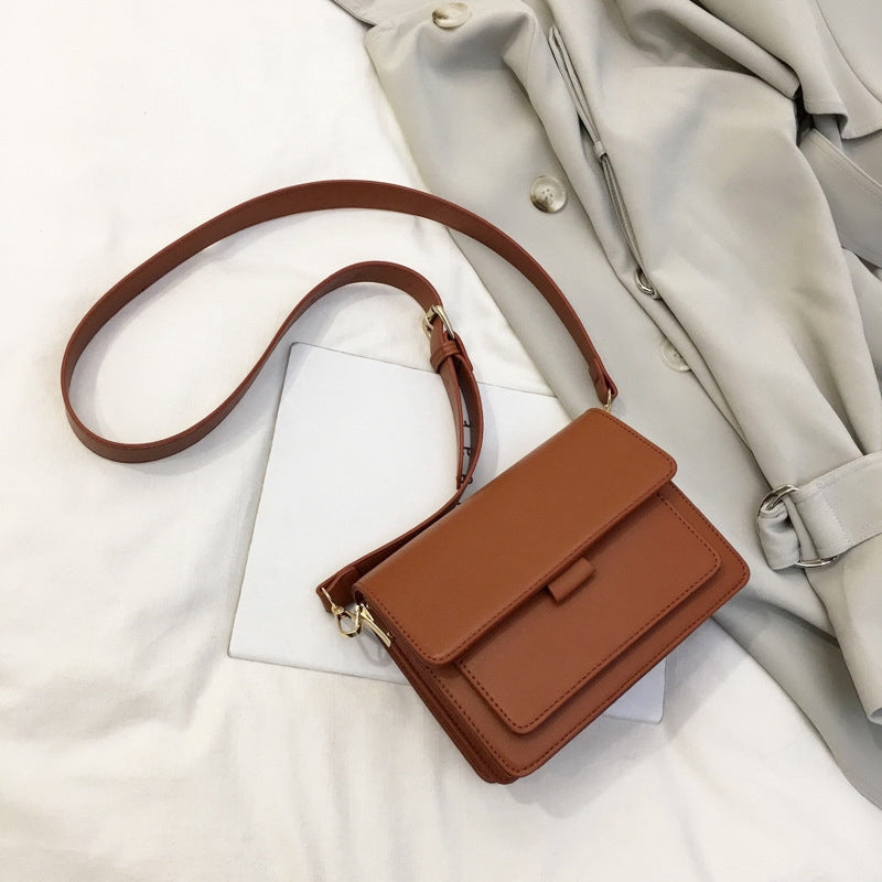 IELGY  Small square bag Messenger bag female simple retro bag senior sense of the wind and wind