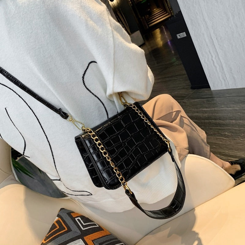 IELGY Crocodile pattern and all-around fashion One Shoulder Messenger Bag