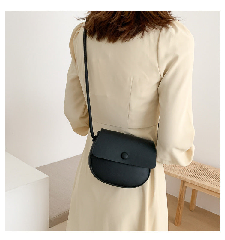 IELGY Simple single shoulder small bag female bag popular fashion messenger bag ins wild saddle bag