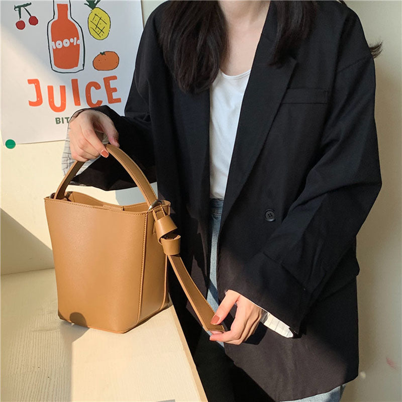 IELGY Cross-body Brown One-shoulder Large capacity Black Women's bag Simple All-match Bucket