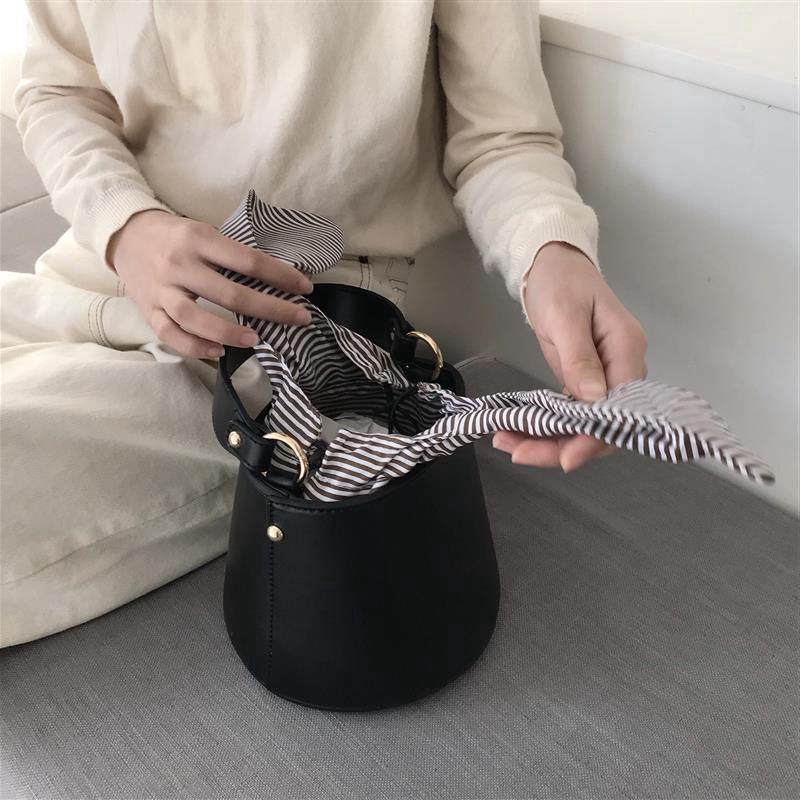 IELGY   Japan and South Korea simple versatile shoulder Messenger bag retro bucket bag