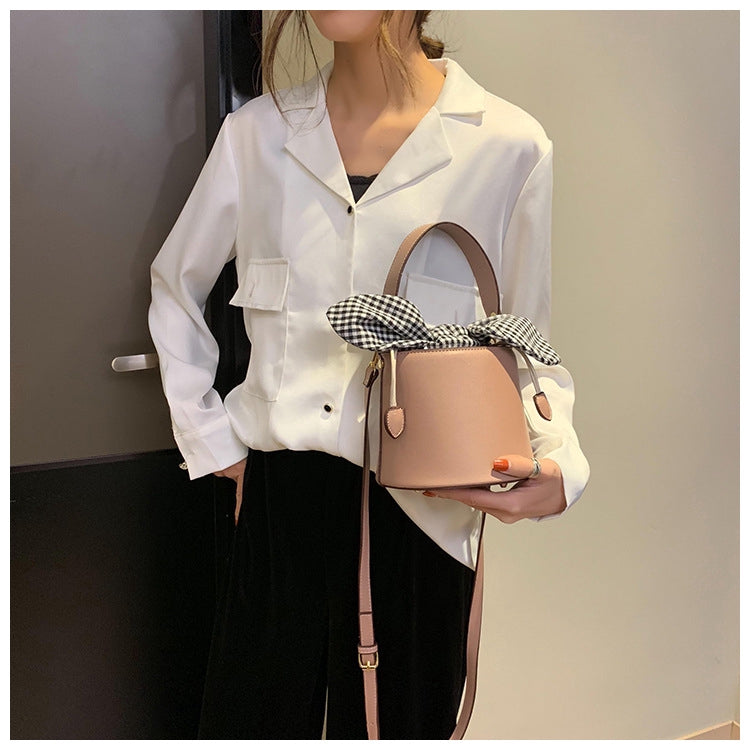 IELGY New portable bucket bag girl shoulder messenger bag