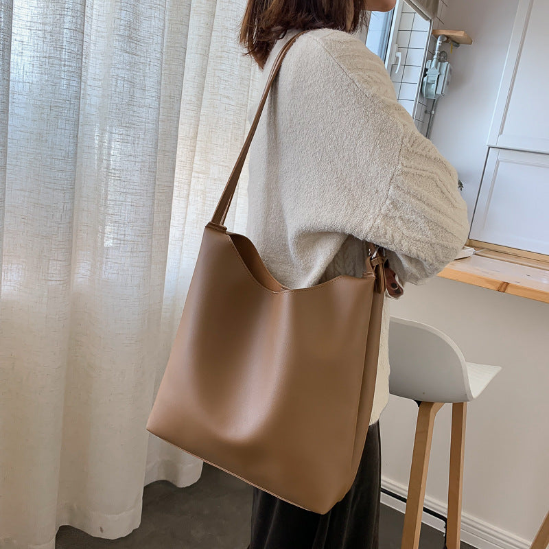 IELGY large-capacity bucket bag Korean style simple shoulder bag fashion all-match texture Messenger bag