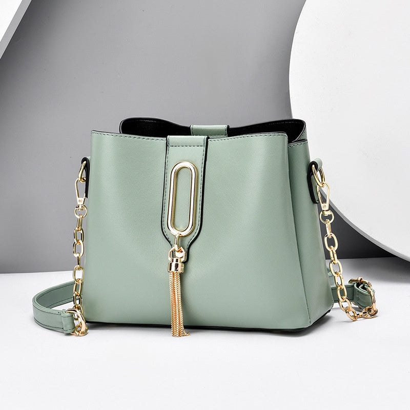 IELGY fashion solid color chain tassel personalized one-shoulder messenger bag