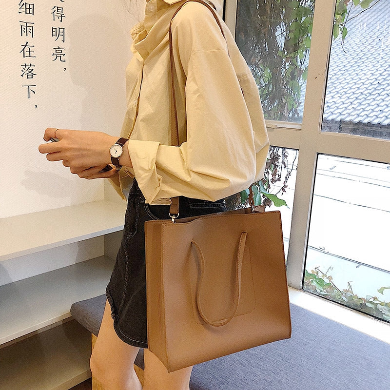 Simple and large-capacity one-shoulder diagonal cross-body package