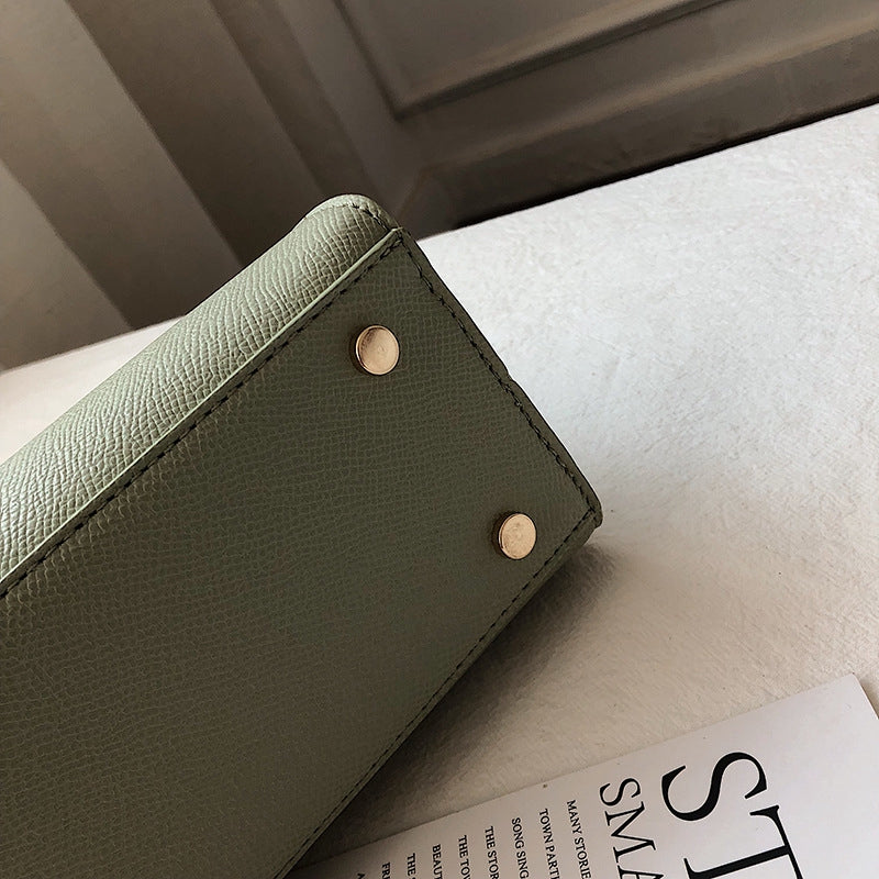 IELGY Large Capacity Simple Lock Button Single Shoulder Pack