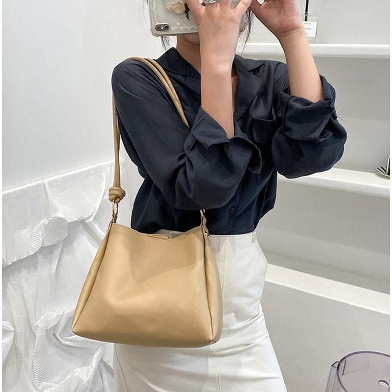 IELGY fashion small bag women retro small square bag