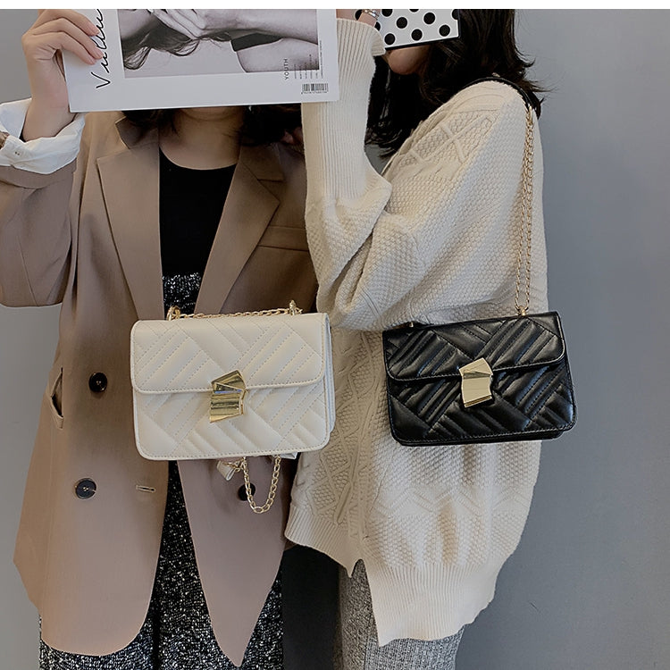 IELGY Korean version of the wild  chain shoulder bag simple fashion  square bag