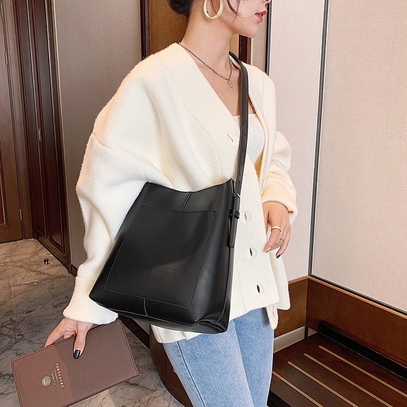 Ielgy bucket bag with large capacity of Korean fashion style for women