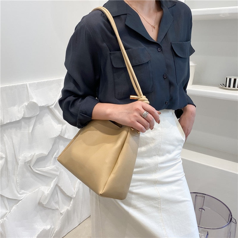 IELGY fashion small bag women retro small square bag