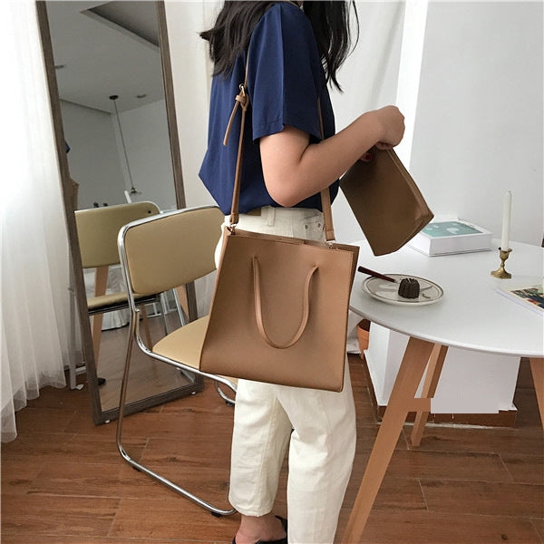 Simple and large-capacity one-shoulder diagonal cross-body package