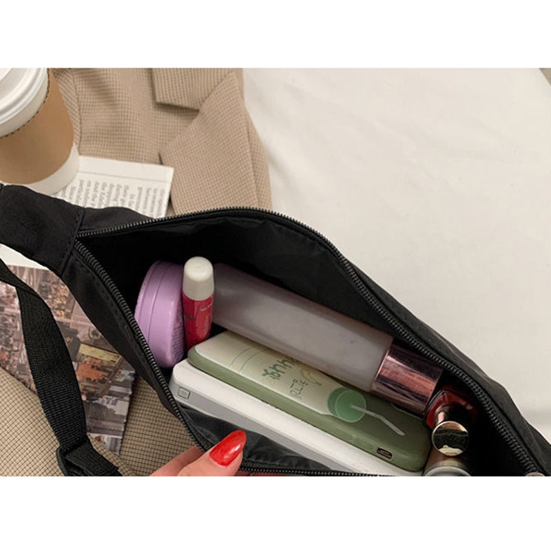 IELGY Nylon messenger bag women's dumpling type light and simple