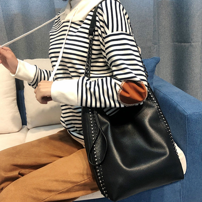 IELGY European and American fashion shoulder chain bucket bag rivet large capacity women bag