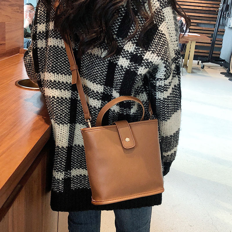 IELGY Versatile Bucket PU One shoulder Crossbody Simple Black Women's bag Portable