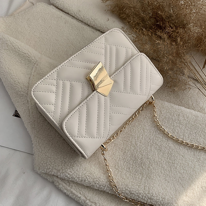 IELGY Korean version of the wild  chain shoulder bag simple fashion  square bag