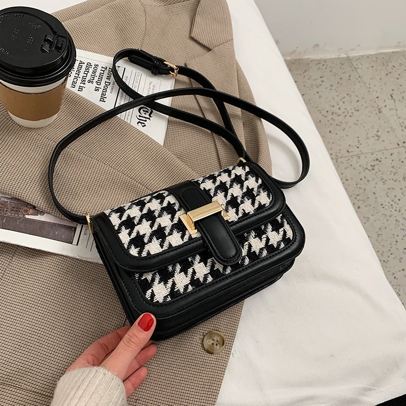 IELGY Western style simple houndstooth small square crossbody bag
