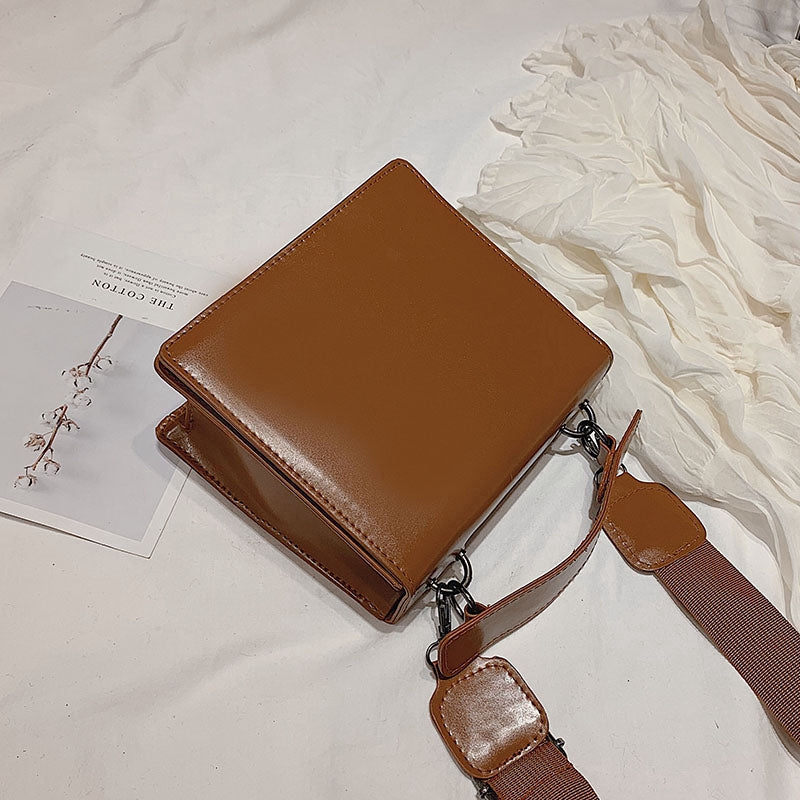 Retro handbag Korean version of the simple handbag ins shoulder Messenger bag