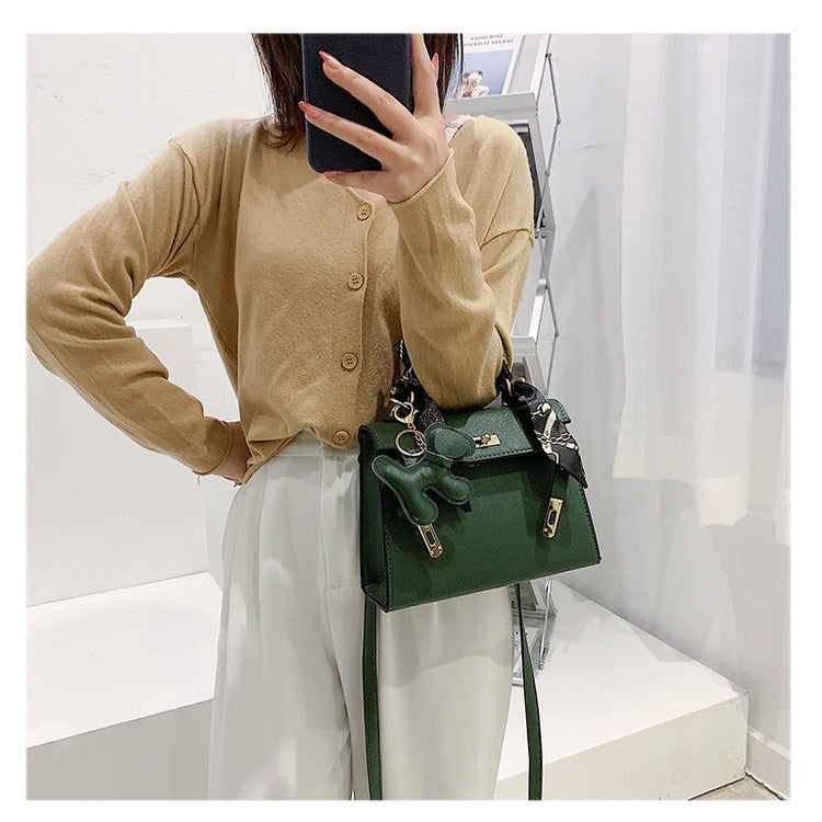 IELGY Large capacity portable shoulder messenger bag fashion trend Kelly bag