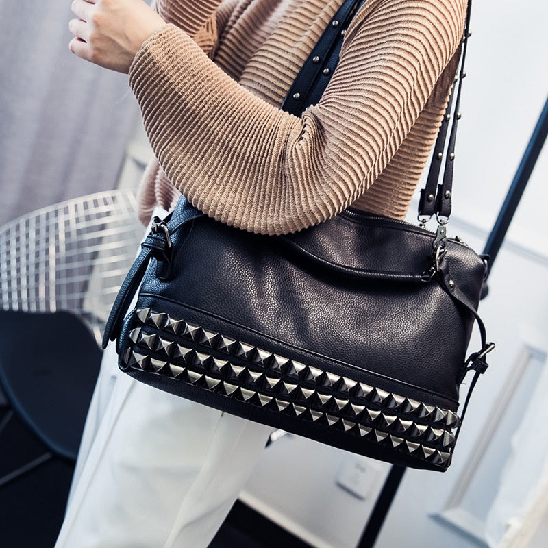 IELGY Punk Ladies Lychee Pattern Fashion Large Capacity Rivet Shoulder Bag