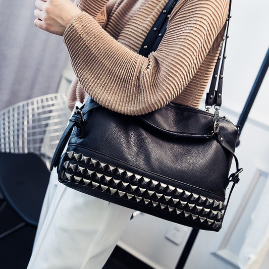 IELGY Punk Ladies Lychee Pattern Fashion Large Capacity Rivet Shoulder Bag