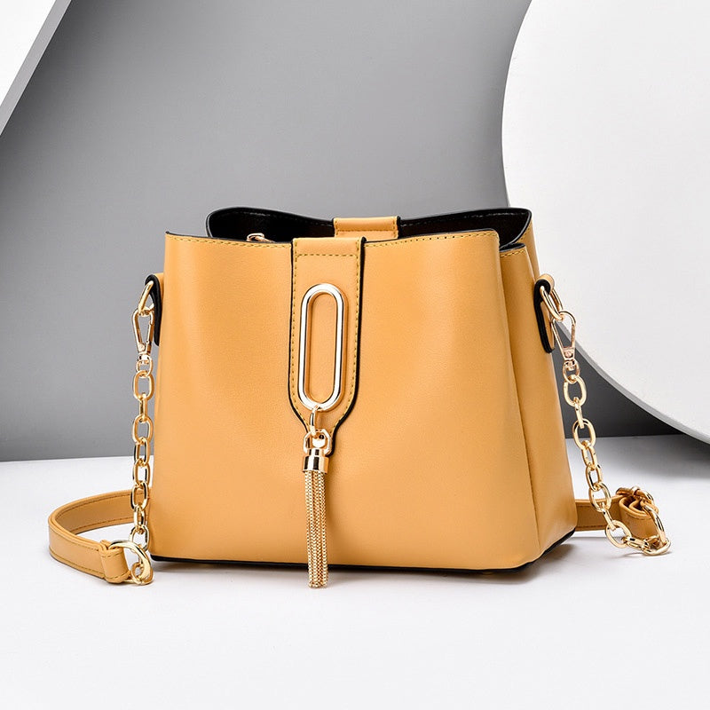 IELGY fashion solid color chain tassel personalized one-shoulder messenger bag