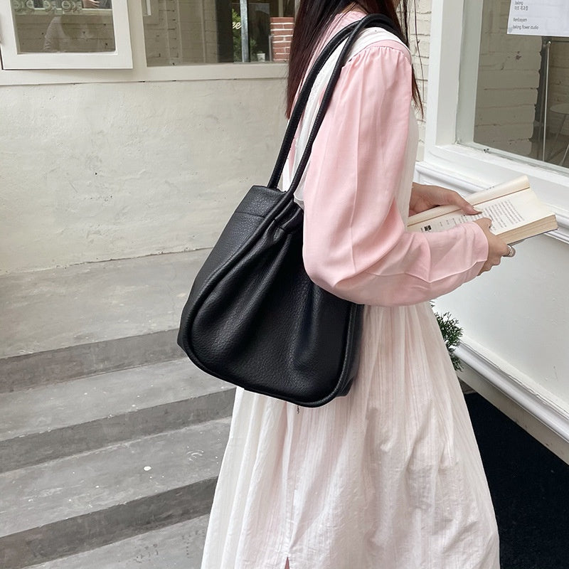 IELGY niche design large-capacity tote bag, comfortable cloud bag, simple picture and mother shoulder bag