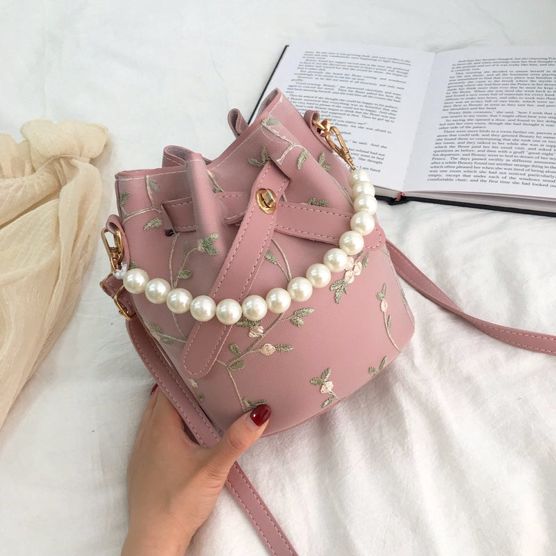 Small bag girl 2021 spring new fairy new lace embroidered bucket bag chain pearl shoulder slant satchel
